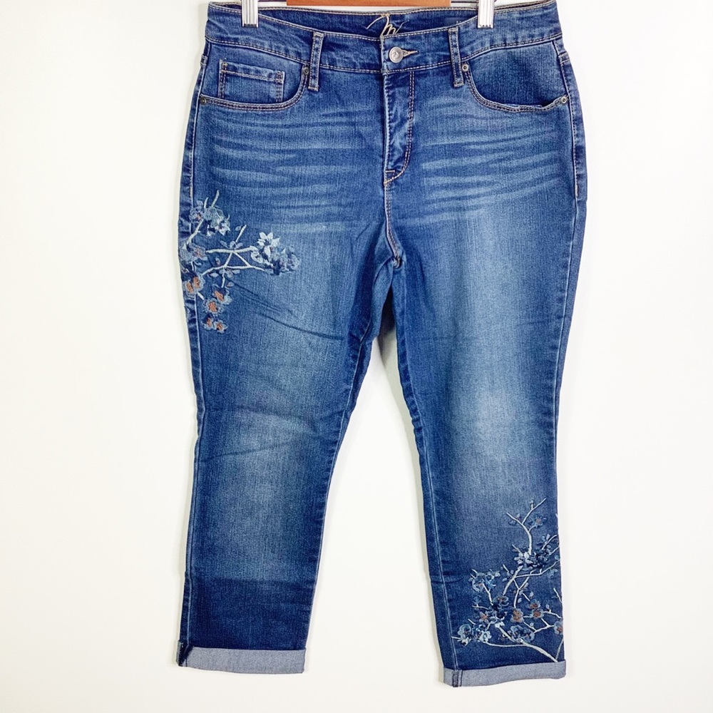 Cropped Floral Embroidered Jeans